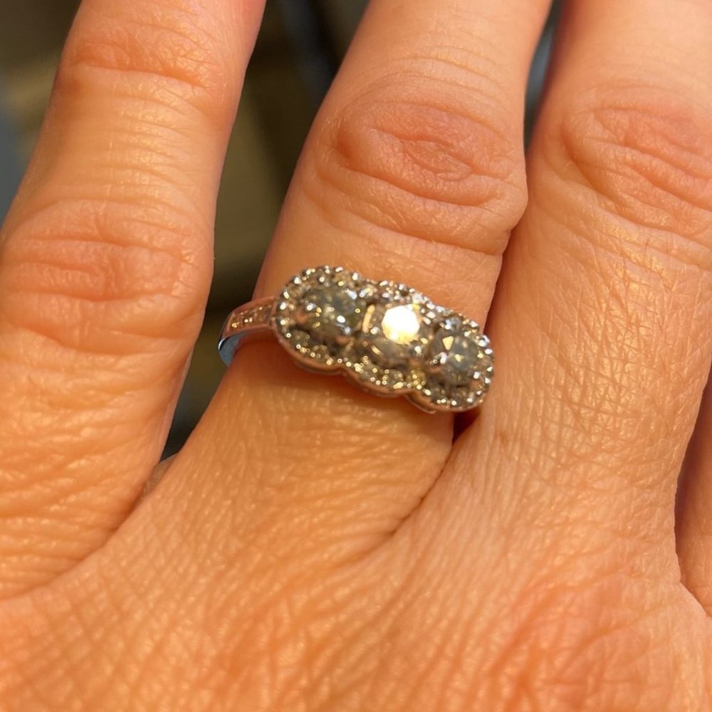Antique 18kt White Gold 3 Stone Diamond Ring 1.25tcw - Picture 6 of 8